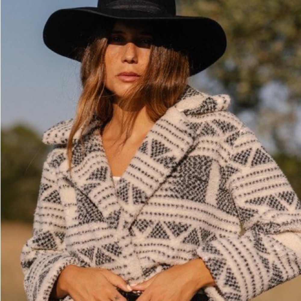 Billabong Cream and Black Patterned Cozy Jacket